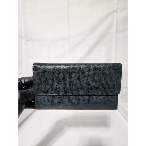 Authentic Louis Vuitton Taiga Long Flap Wallet Navy Blue - Picture 14 of 15